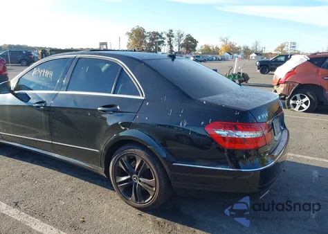 2010 Mercedes-Benz E 350 4Matic z USA, uszkodzony, nr VIN WDDHF8HB9AA050807